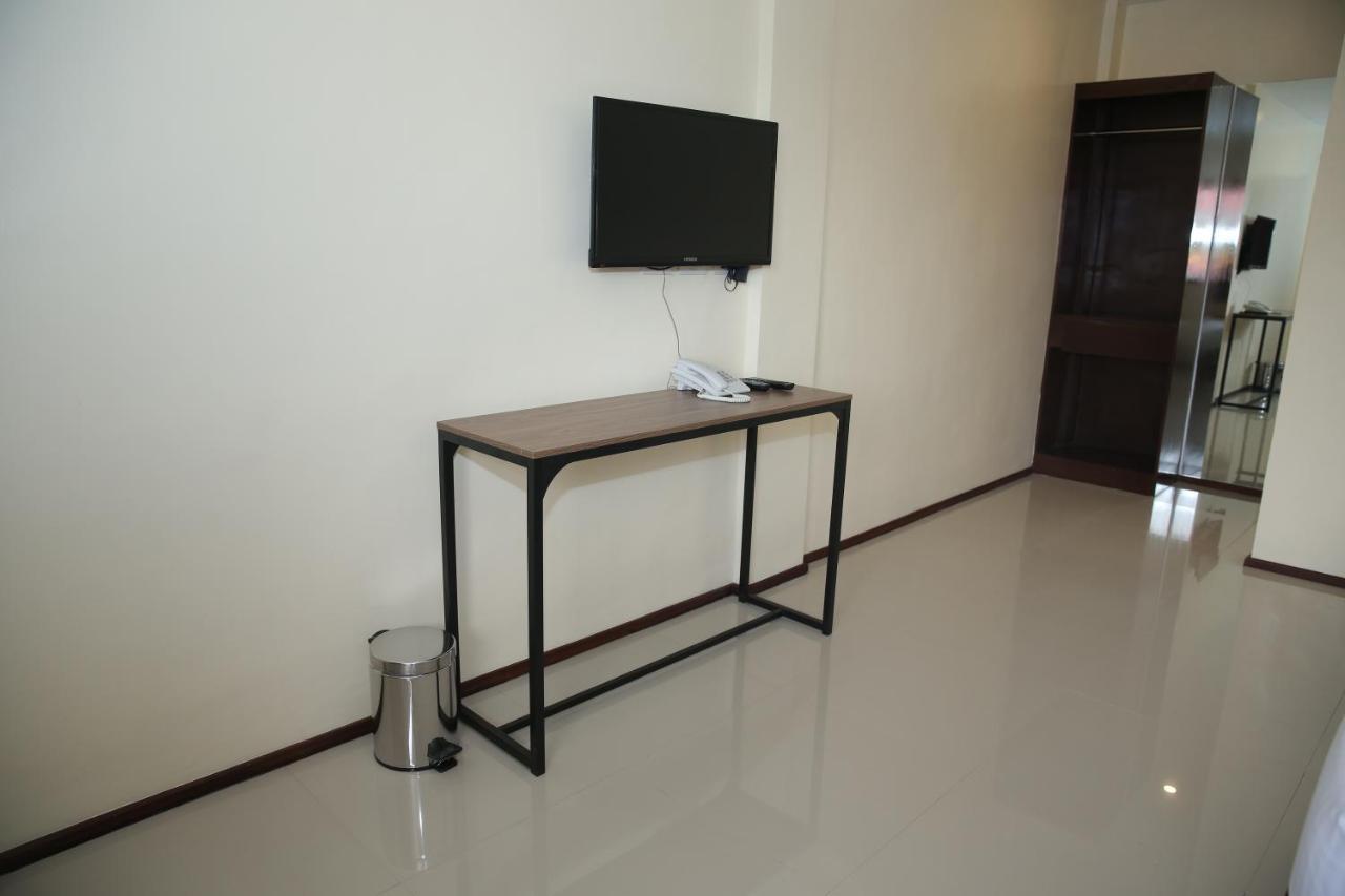 Eon Centennial Resort Hotel & Waterpark Iloilo City Room photo