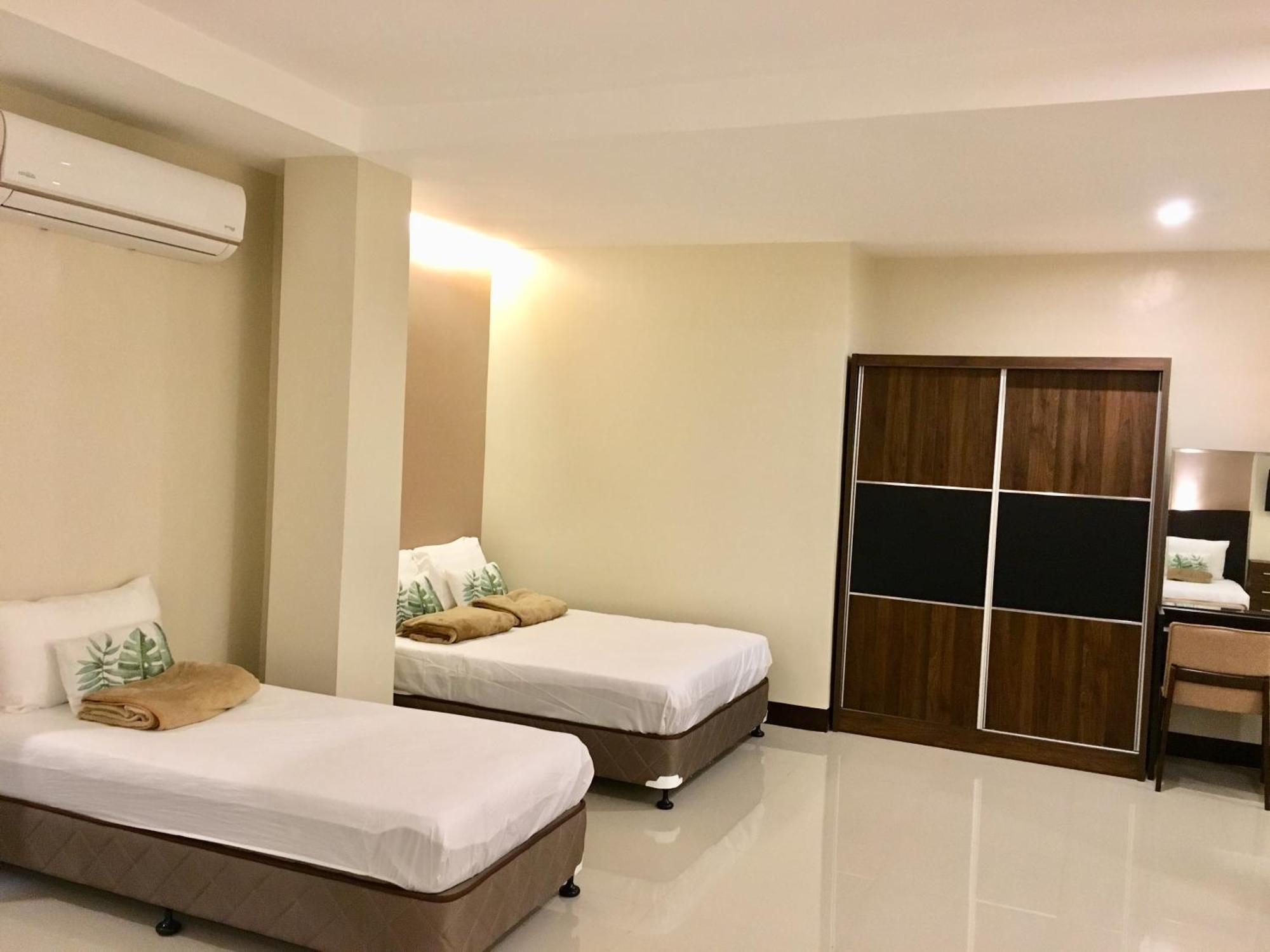 Eon Centennial Resort Hotel & Waterpark Iloilo City Room photo
