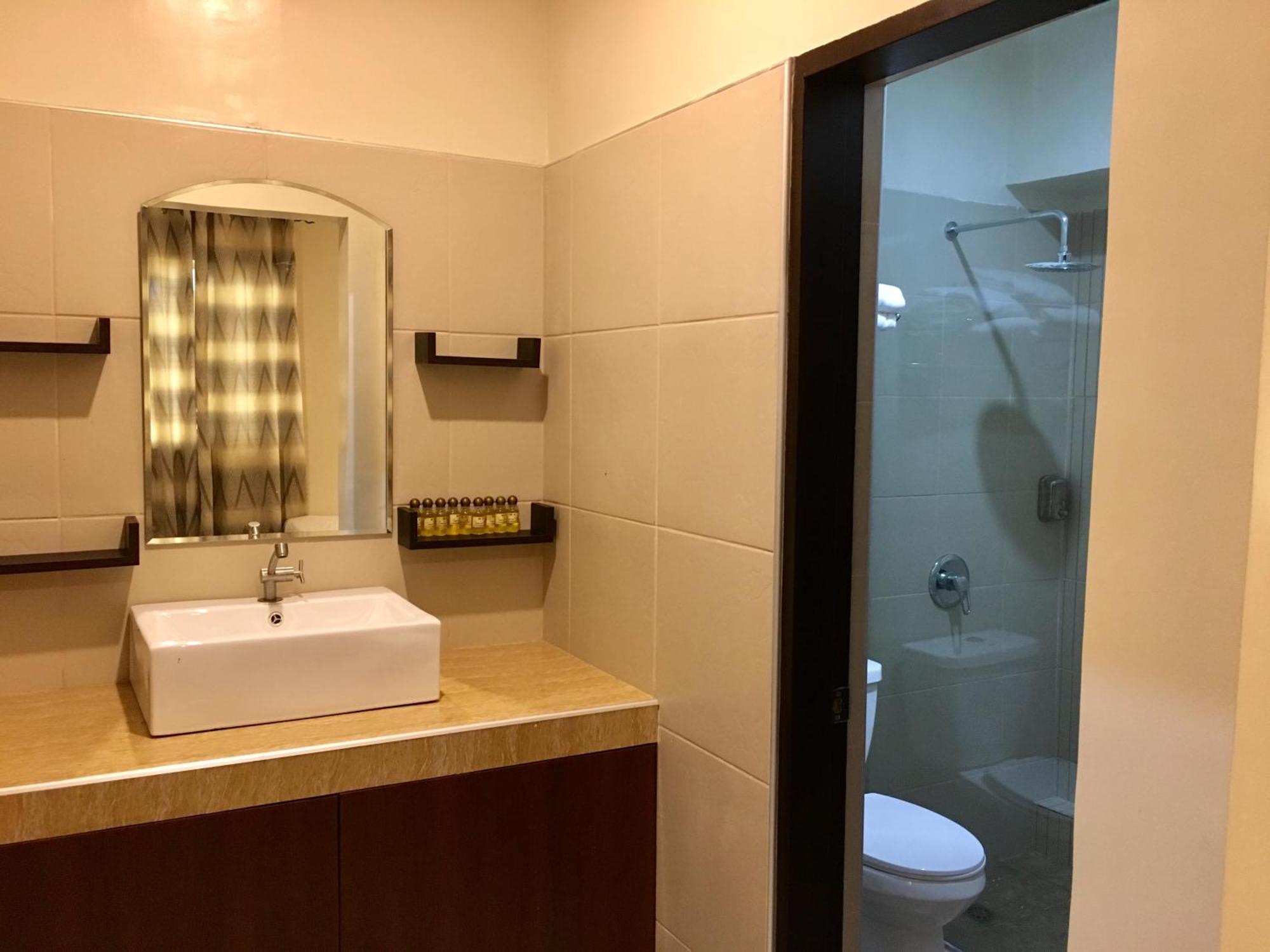 Eon Centennial Resort Hotel & Waterpark Iloilo City Room photo
