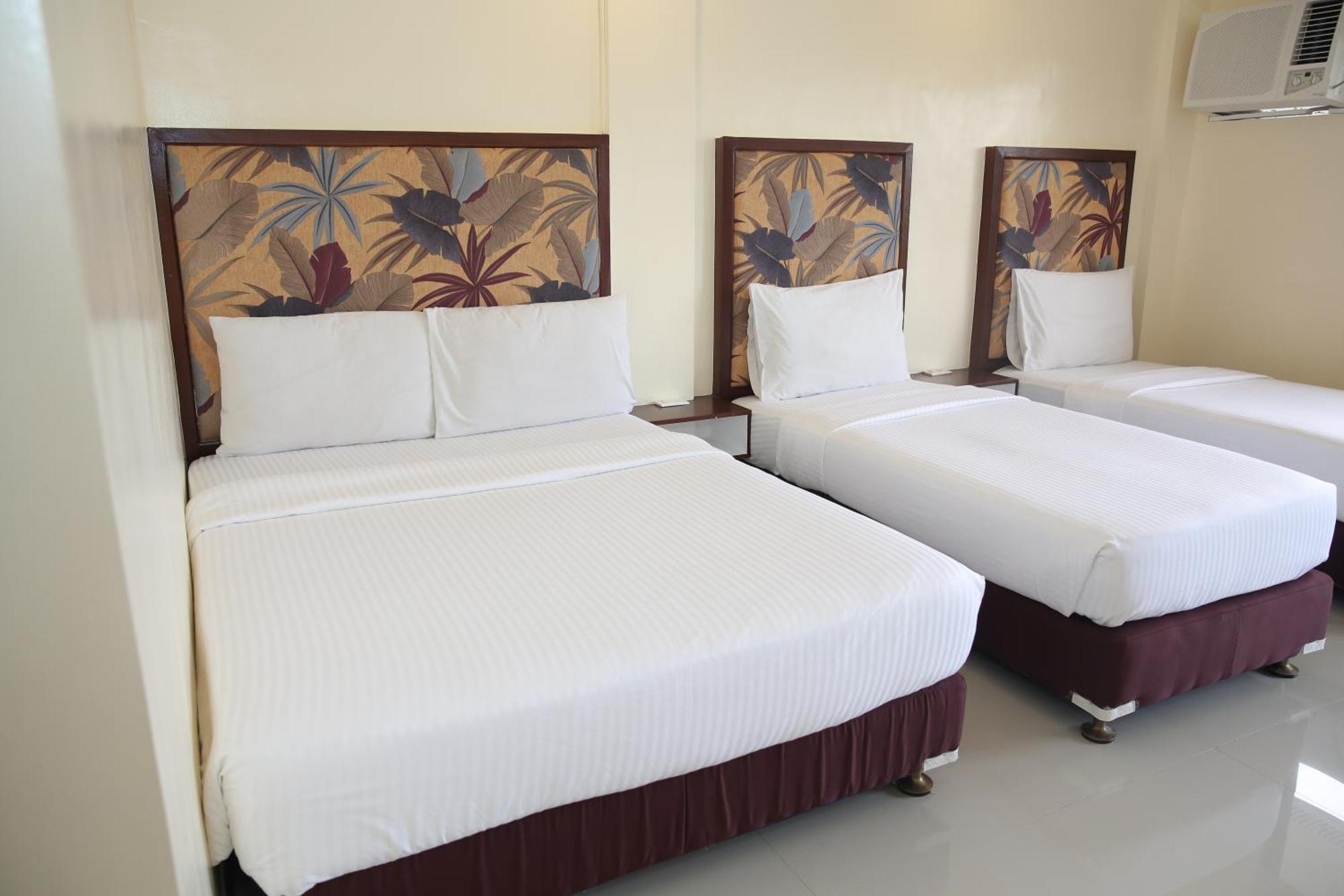 Eon Centennial Resort Hotel & Waterpark Iloilo City Room photo